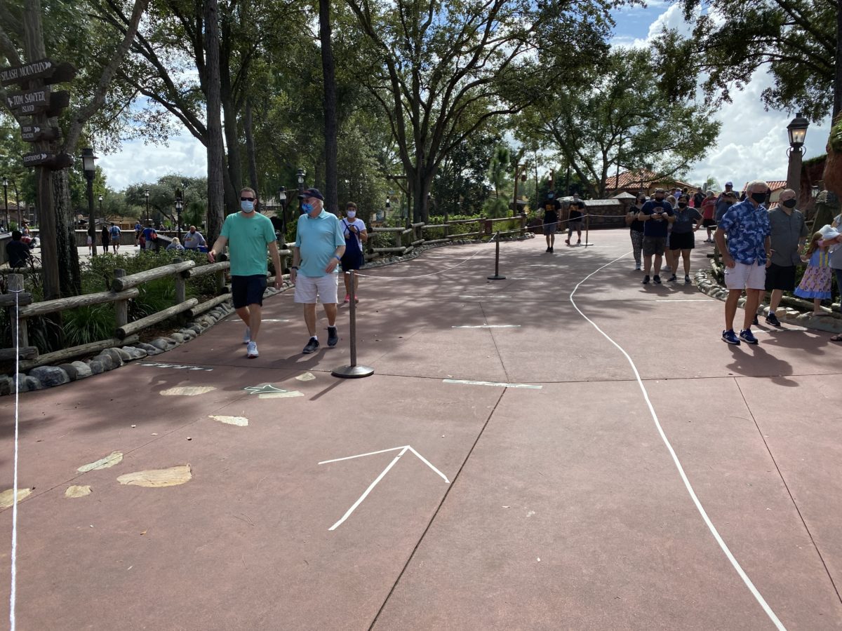 splash-mountain-bridge-line-area-gets-social-distancing-markers-magic-kingdom-10222020-8524778