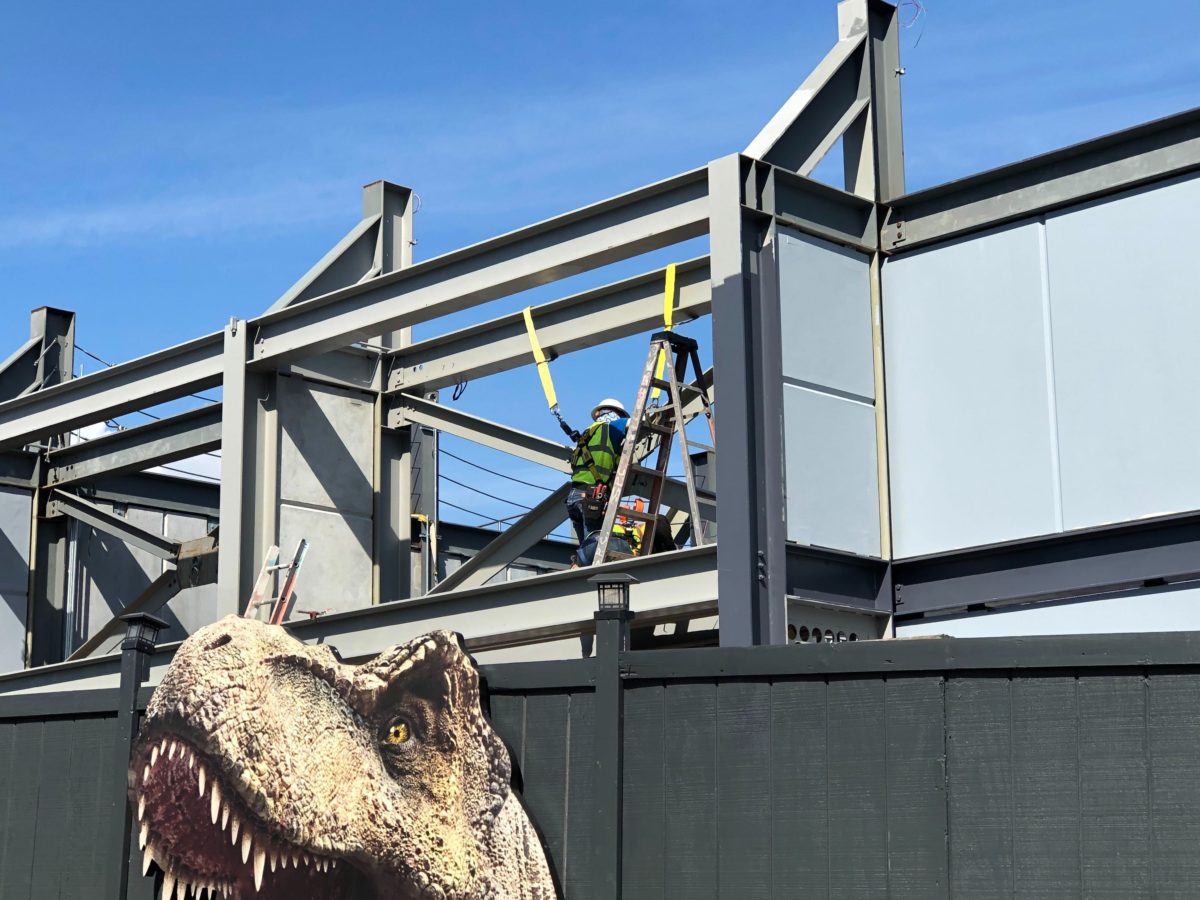 Photos Electric Raptor Paddock Fencing Installed At Jurassic World Velocicoaster In Universals 