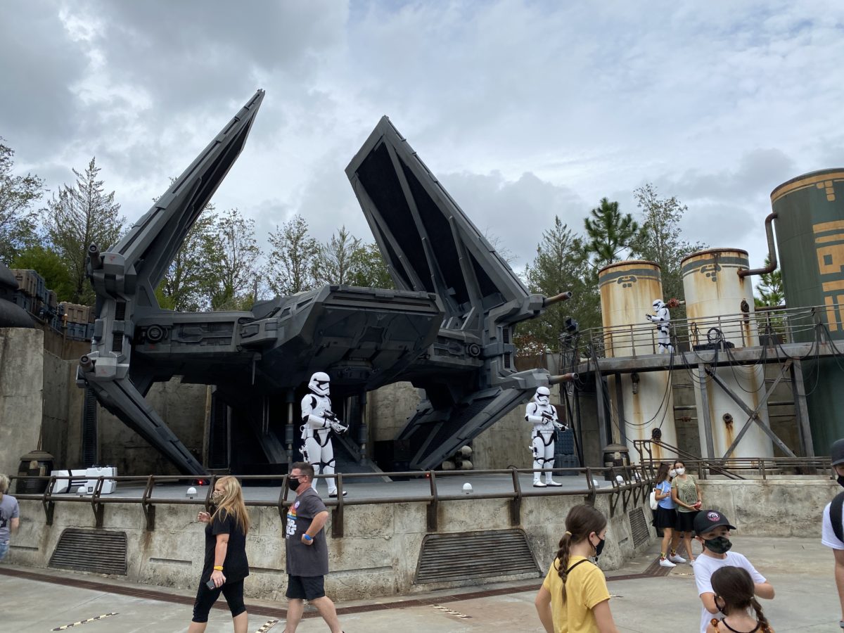 x-wing-storm-troopers-galaxys-edge-features-image-hero-hollywood-studios-10052020-3238245