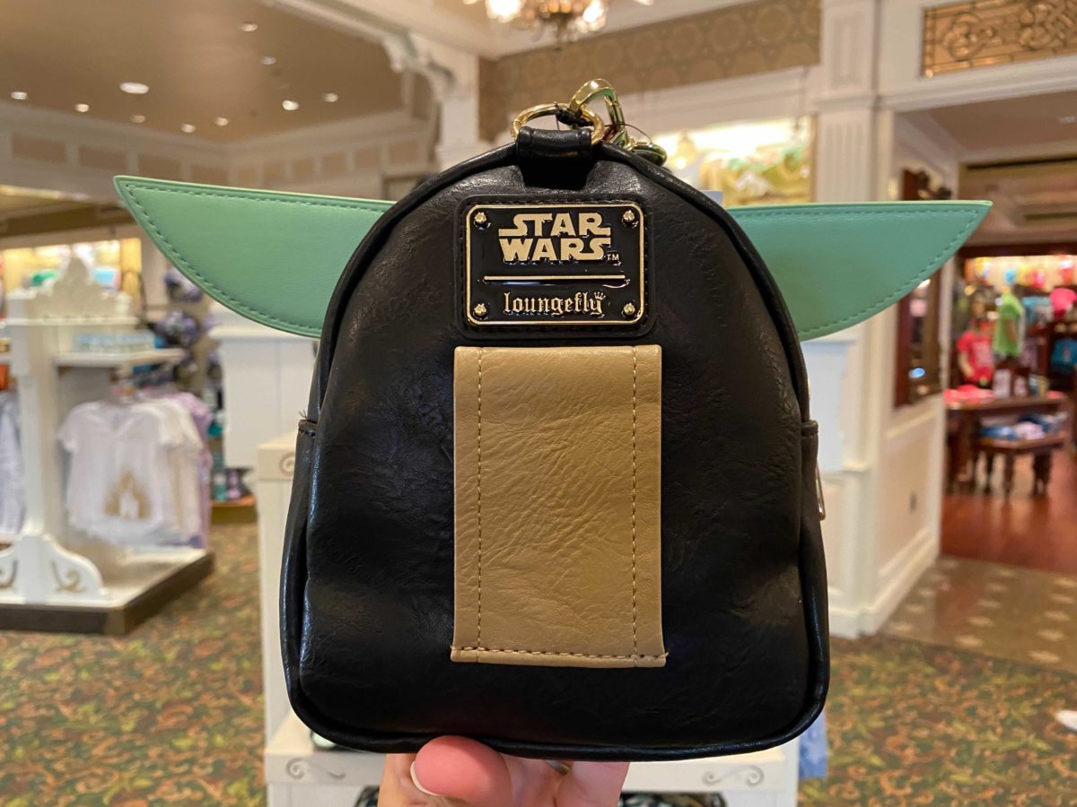 baby-yoda-loungefly-wristlet-3