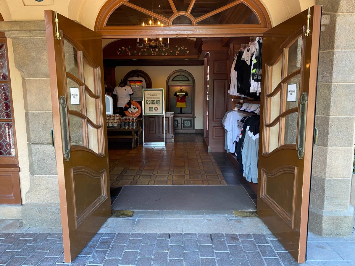 der-teddybar-annual-passholder-shop-open-doors
