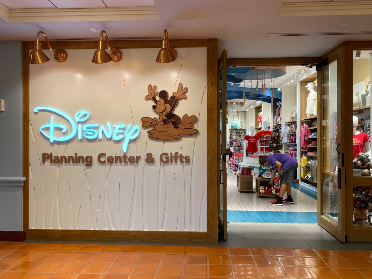 disney-parks-xmas-merch-2020_43