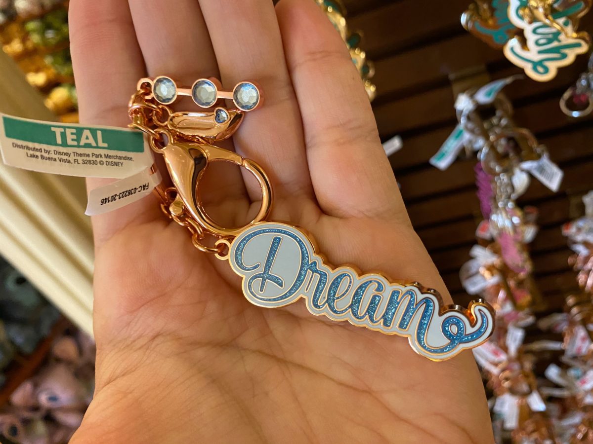 PHOTOS New "Wish", "Magic", and "Dream" Keychains Arrive