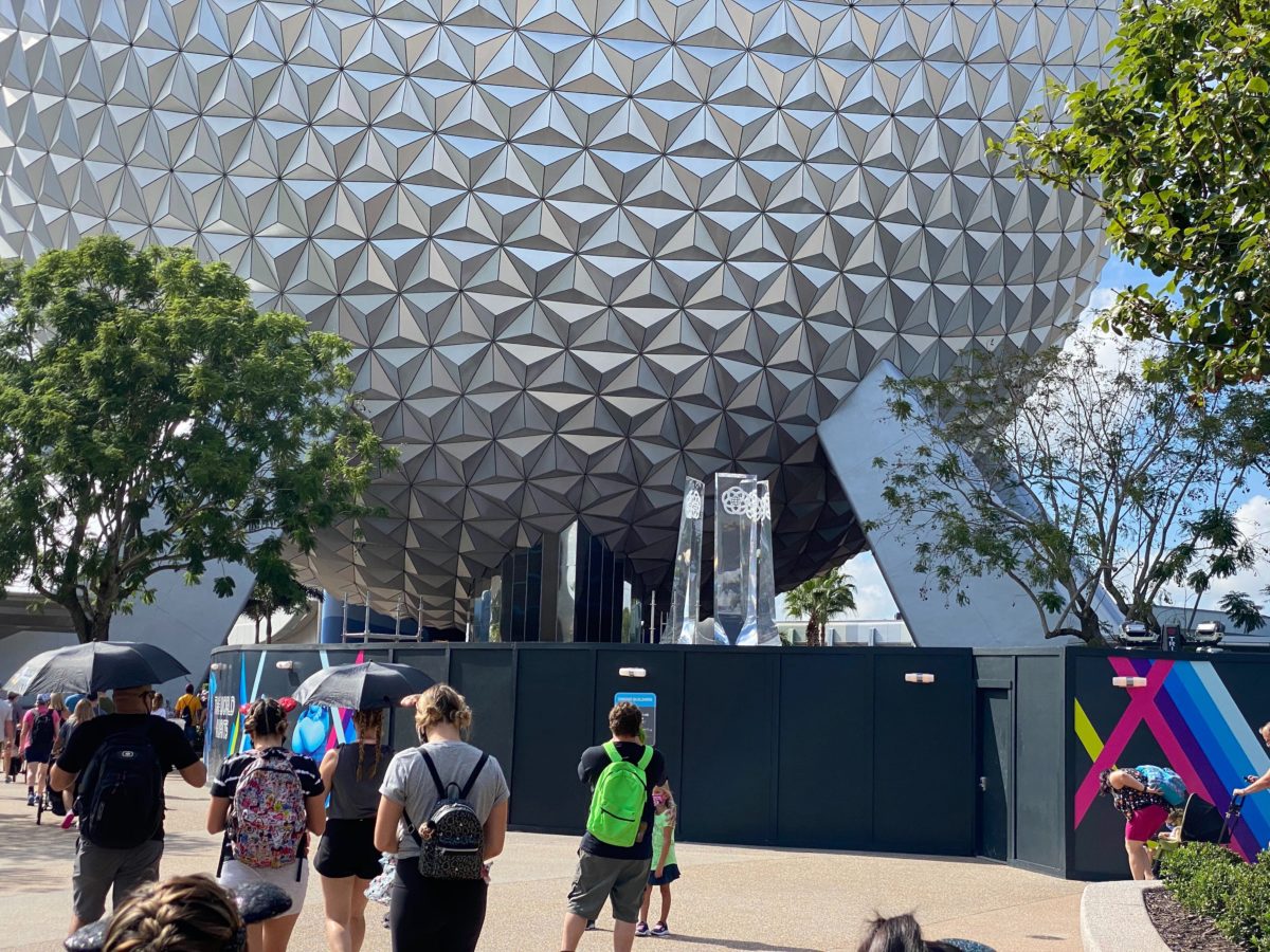 epcot-fountain-pylons-10-08-3