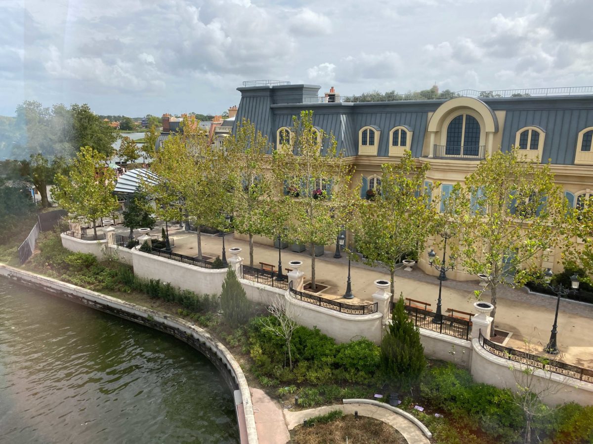 france-pavilion-10-20-34