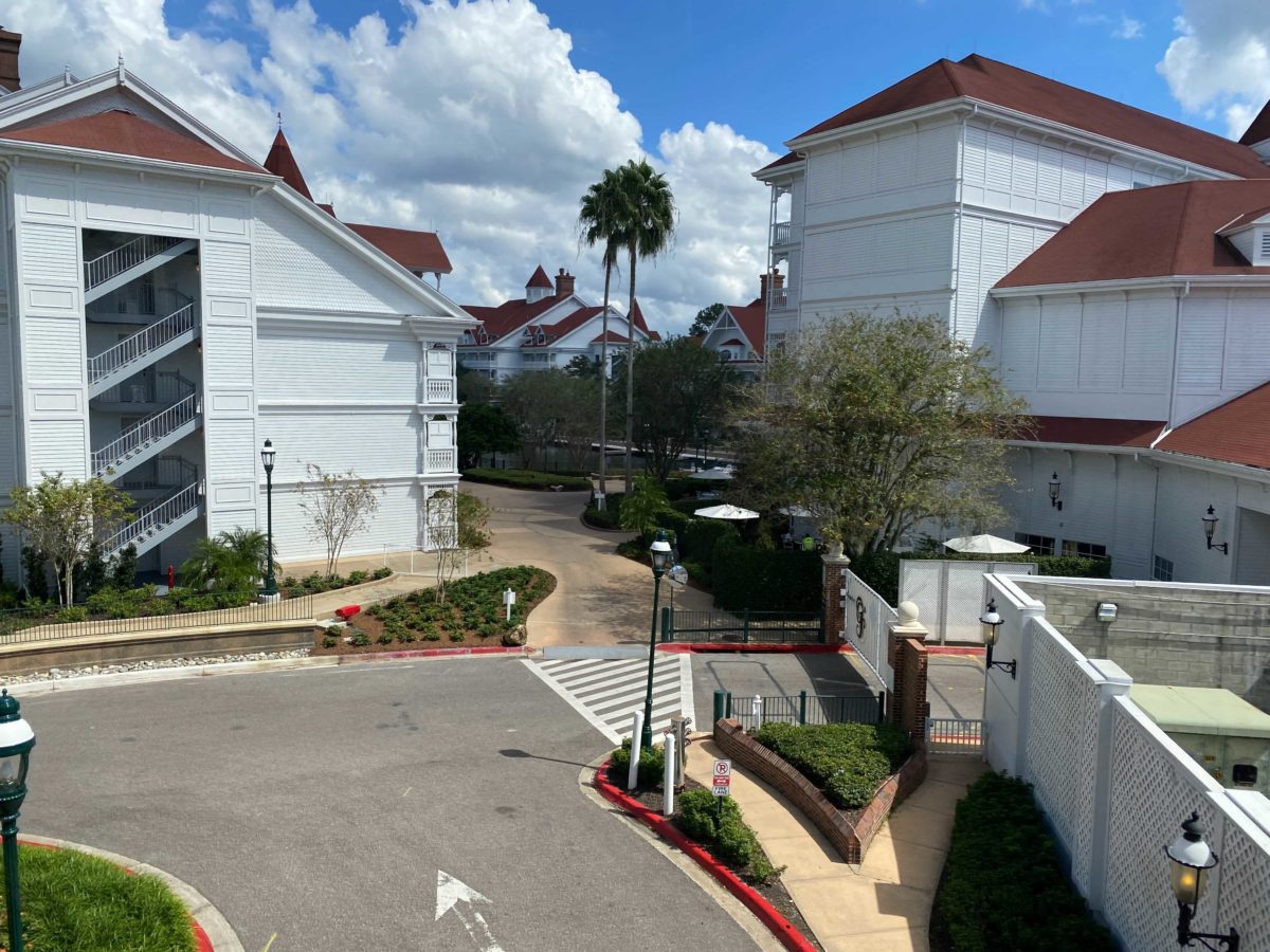 grand-floridian-walkway-1