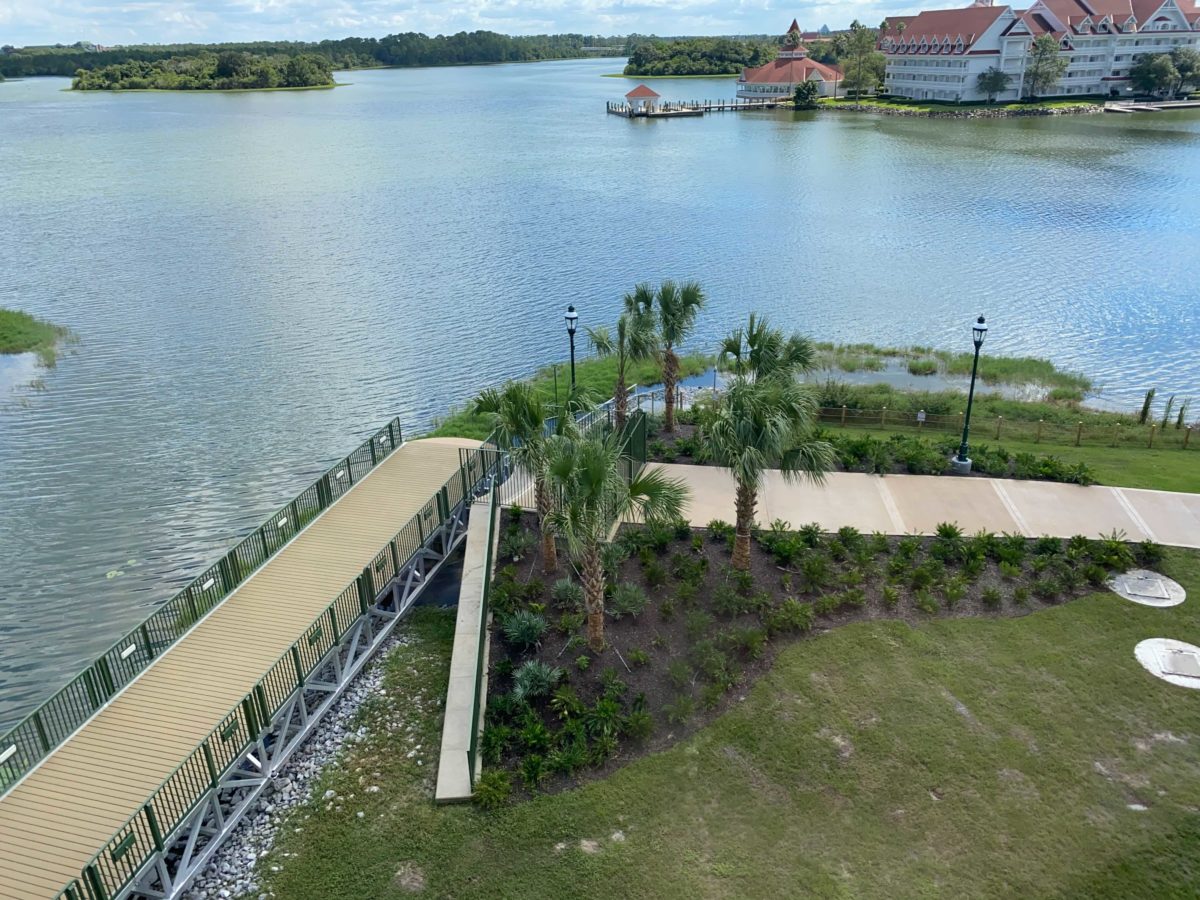 grand-floridian-walkway-13
