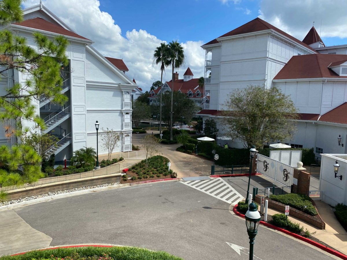 grand-floridian-walkway-2