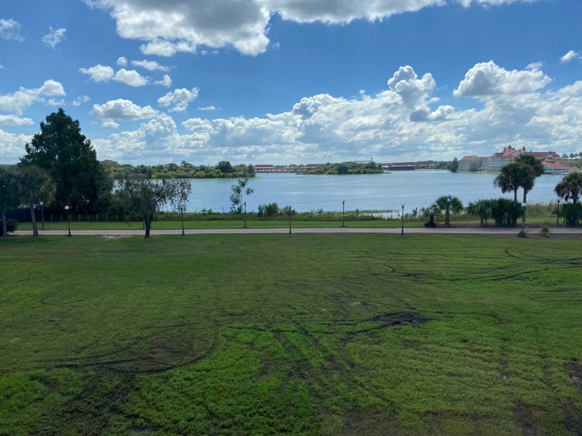 grand-floridian-walkway-26