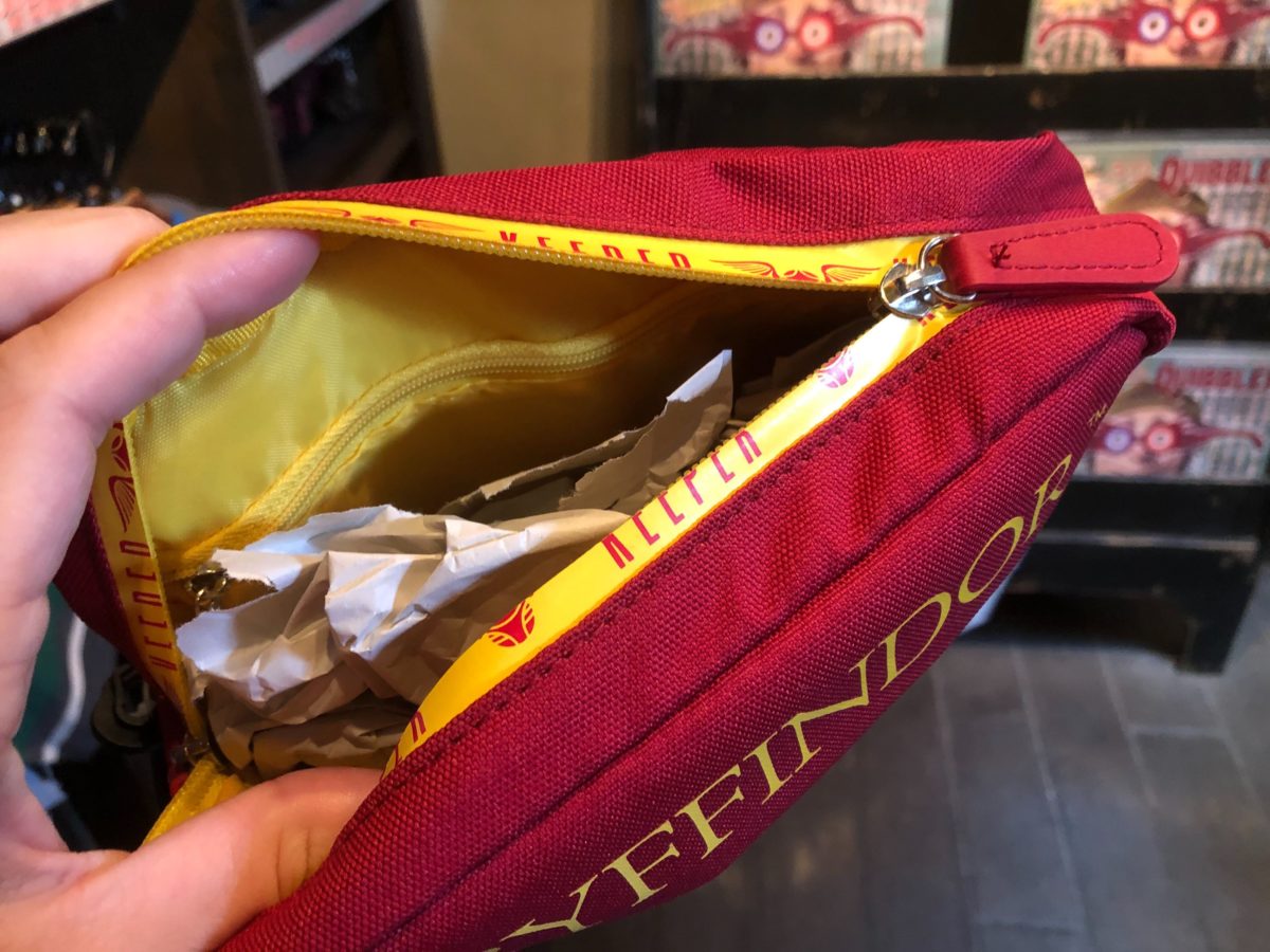 gryffindor-keeper-tablet-ipad-bag-dervish-and-banges-universals-islands-of-adventure-3