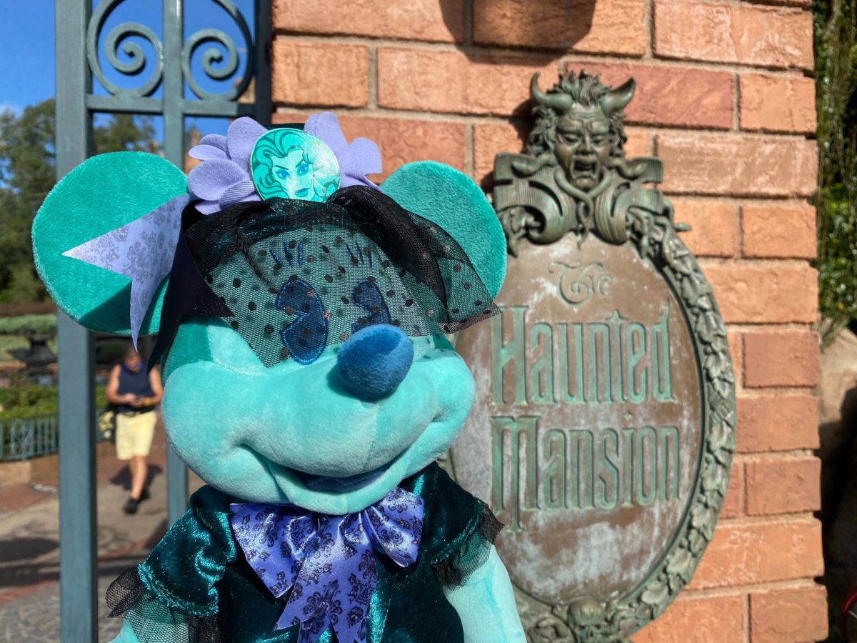haunted-mansion-minnie-plush-13