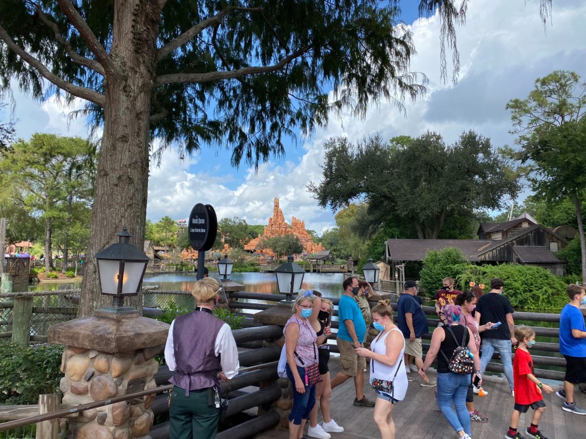haunted-mansion-queue-2-2