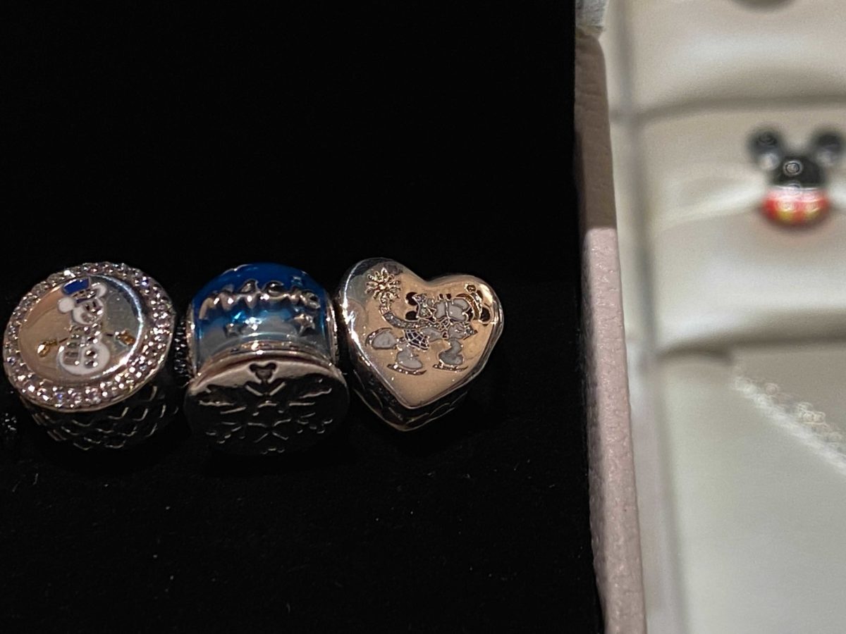 holiday-mickey-celebrate-the-season-pandora-charm-charms-set-6