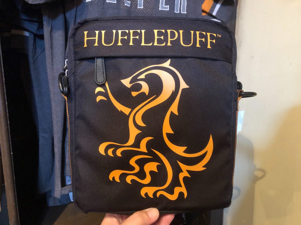 hufflepuff-keeper-tablet-ipad-bag-dervish-and-banges-universals-islands-of-adventure-1