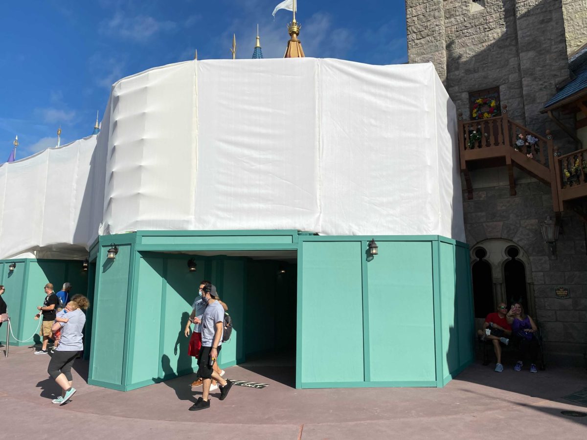 its-a-small-world-construction-10-01-11