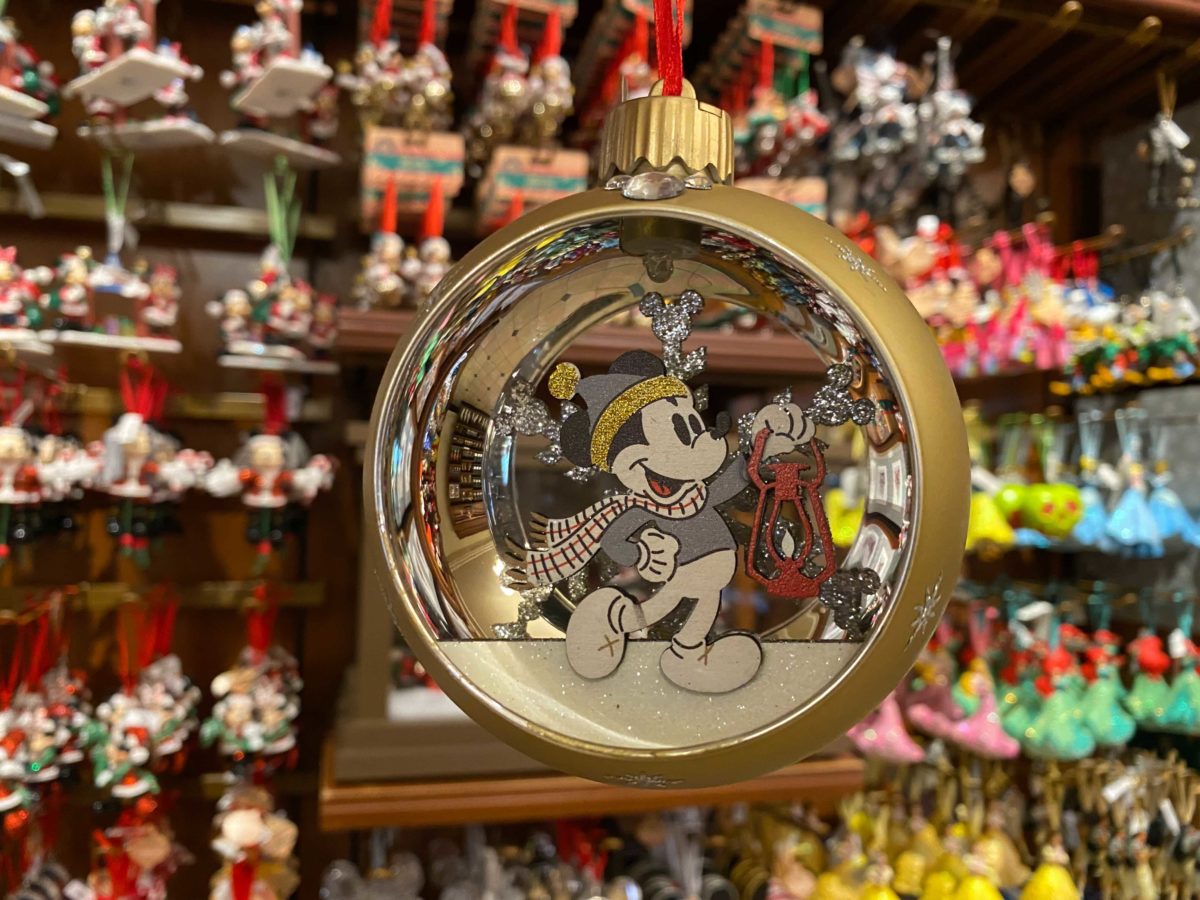 mickey-mouse-snowflake-ornament-1
