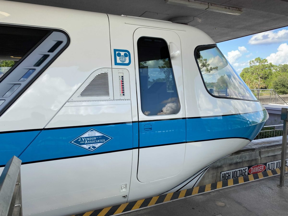 monorail-blue-silver-deltas-refreshed-interior-walt-disney-world-24