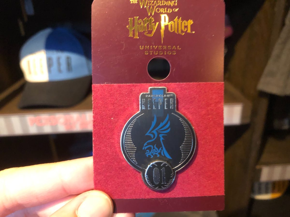ravenclaw-keeper-pin-dervish-and-banges-universals-islands-of-adventure-1