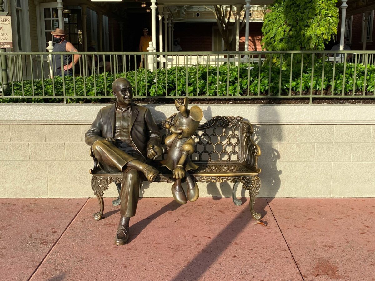 statue of roy disney and minnie mouse