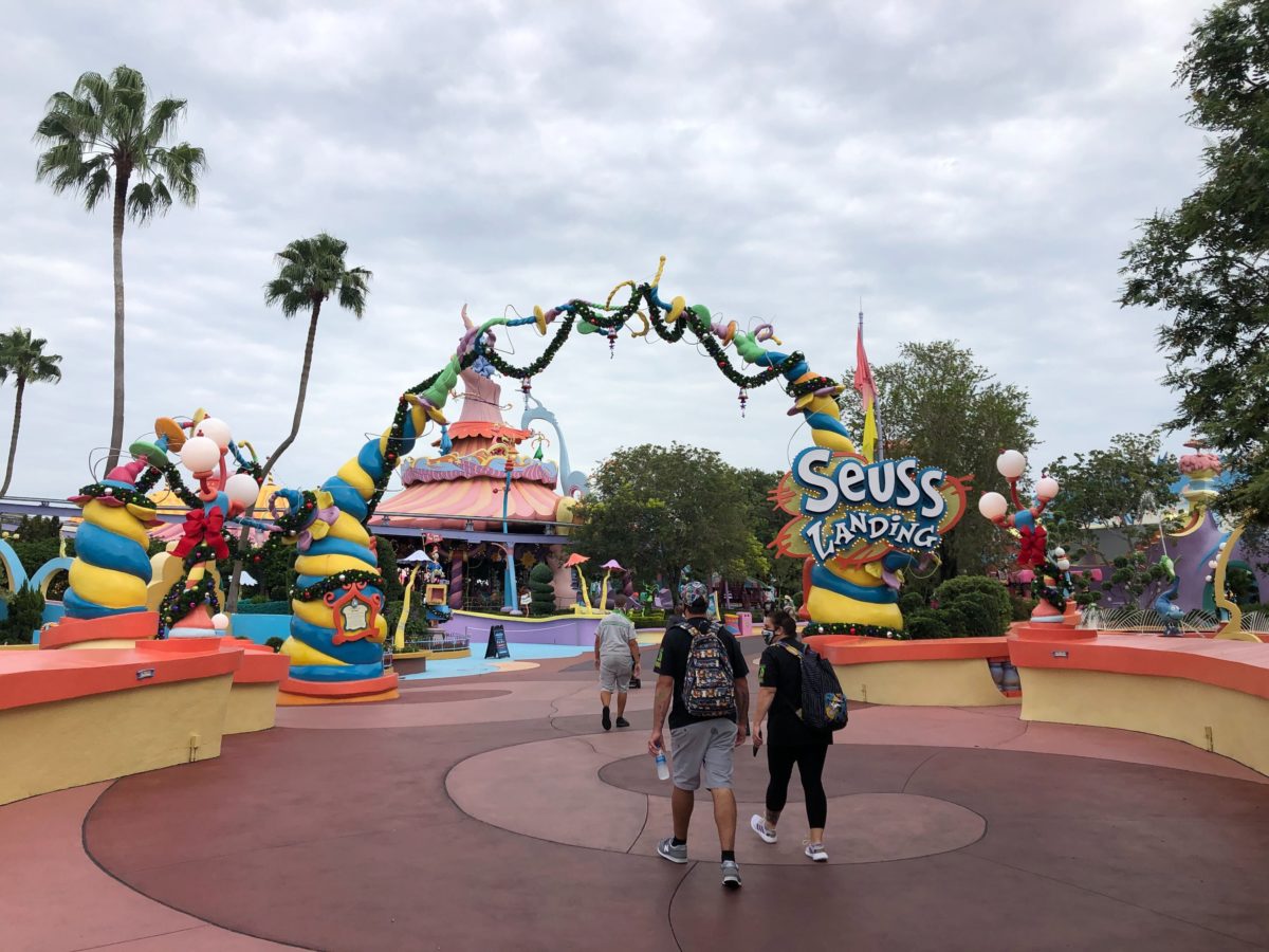 seuss-landing-christmas-11