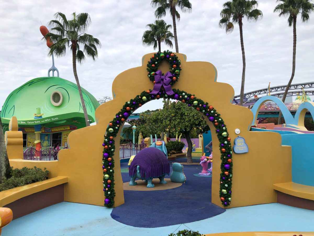 seuss-landing-christmas-19