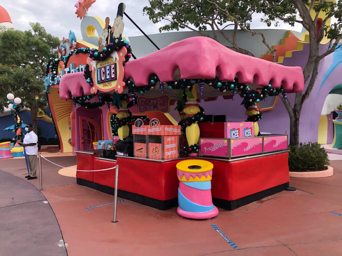 seuss-landing-christmas-3