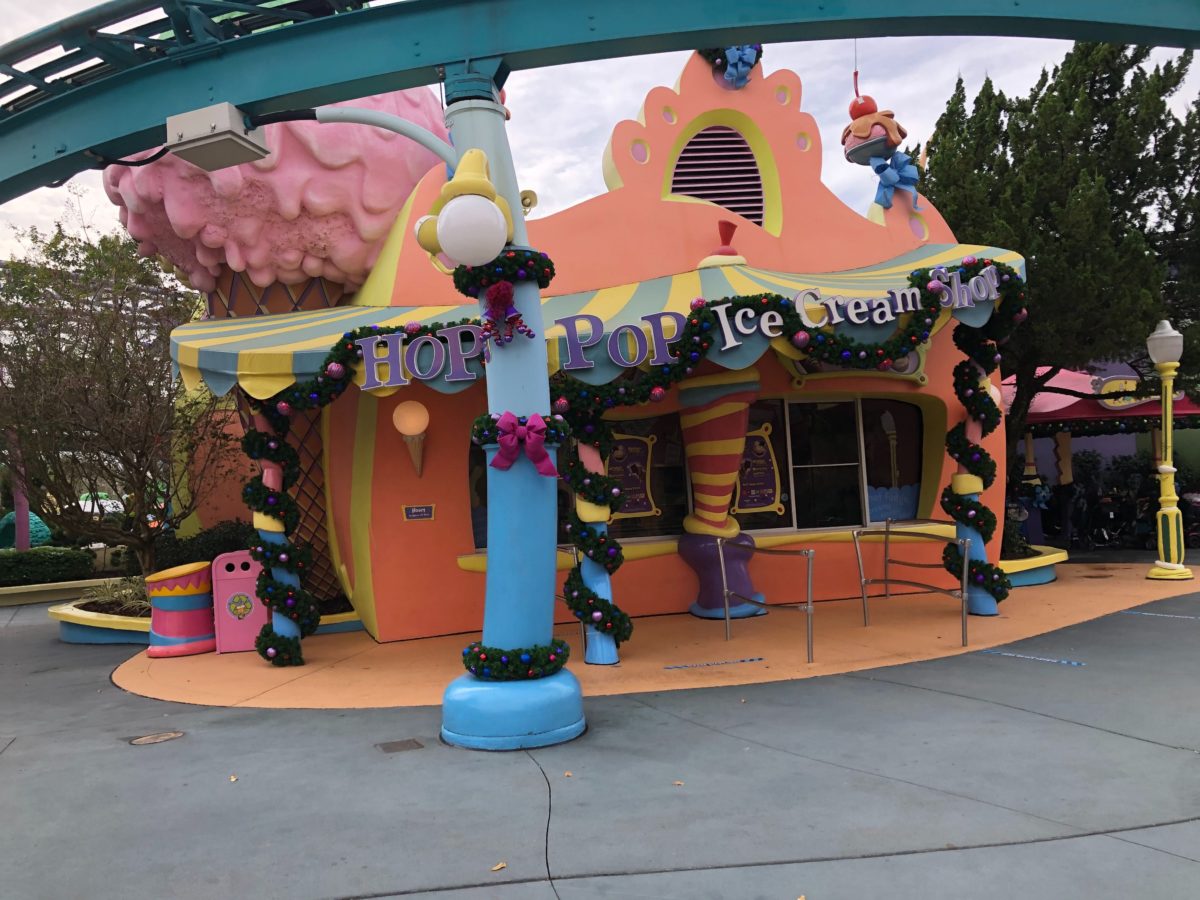 seuss-landing-christmas-41