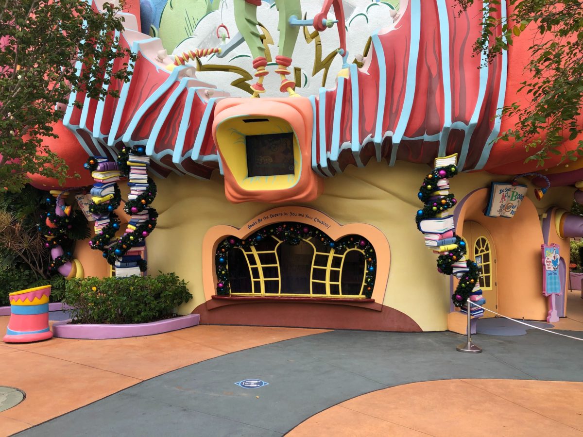 seuss-landing-christmas-43