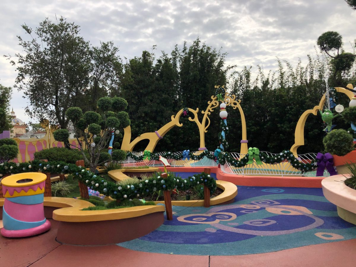 seuss-landing-christmas-7