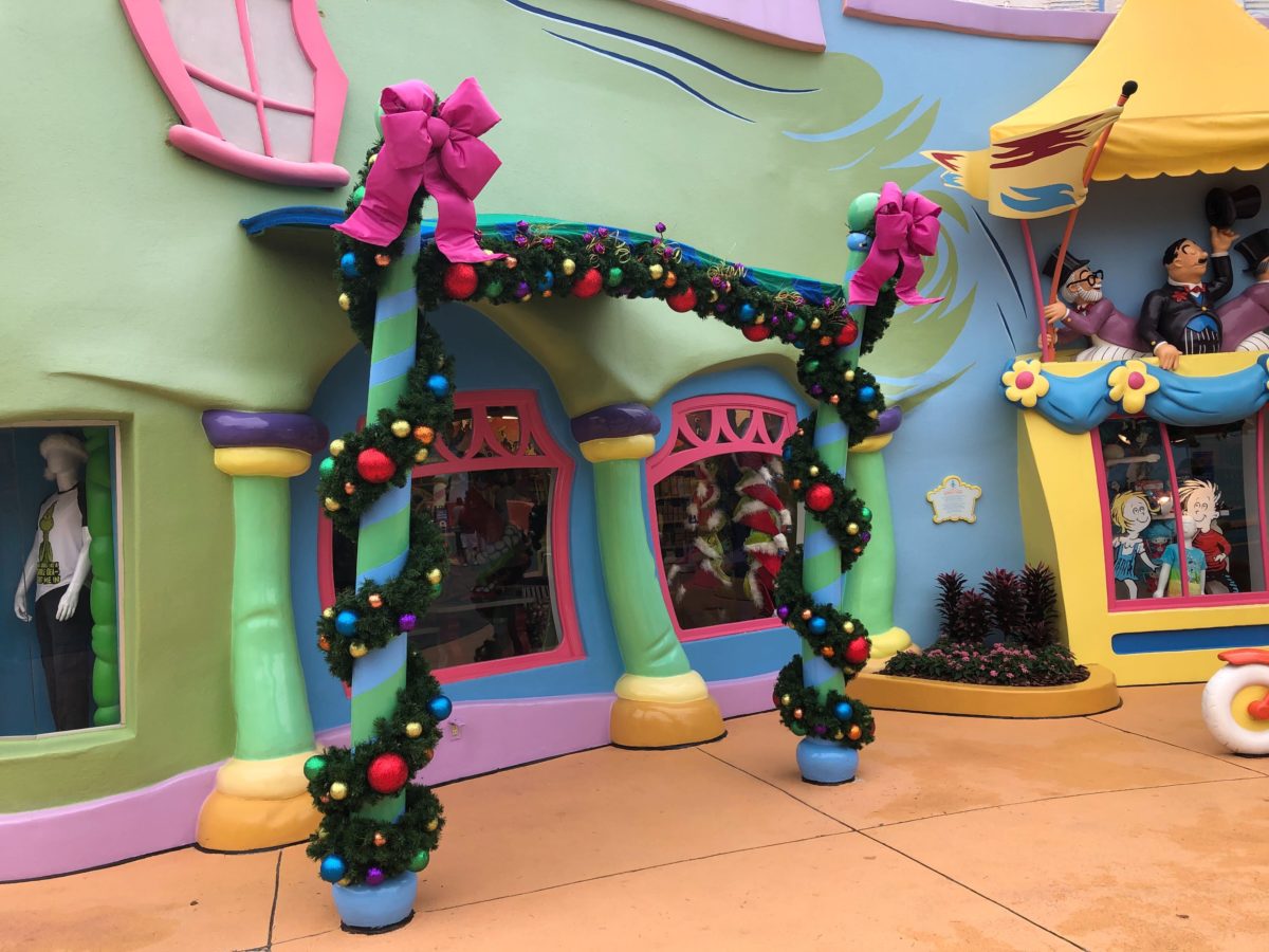 seuss-landing-christmas-holiday-decorations-16