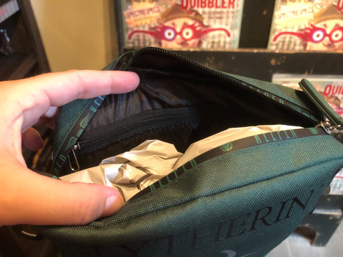 slytherin-keeper-tablet-ipad-bag-dervish-and-banges-universals-islands-of-adventure-5