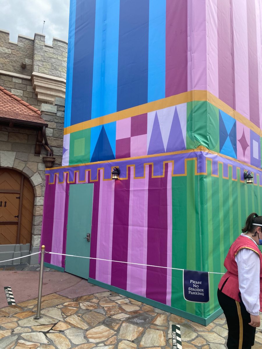 small-world-themed-scrim-construction-1020_2