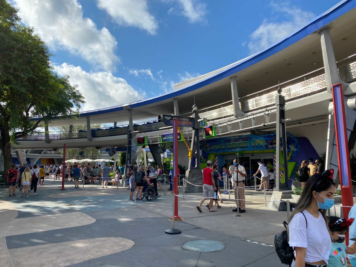 tomorrowland-peoplemover-supports-1