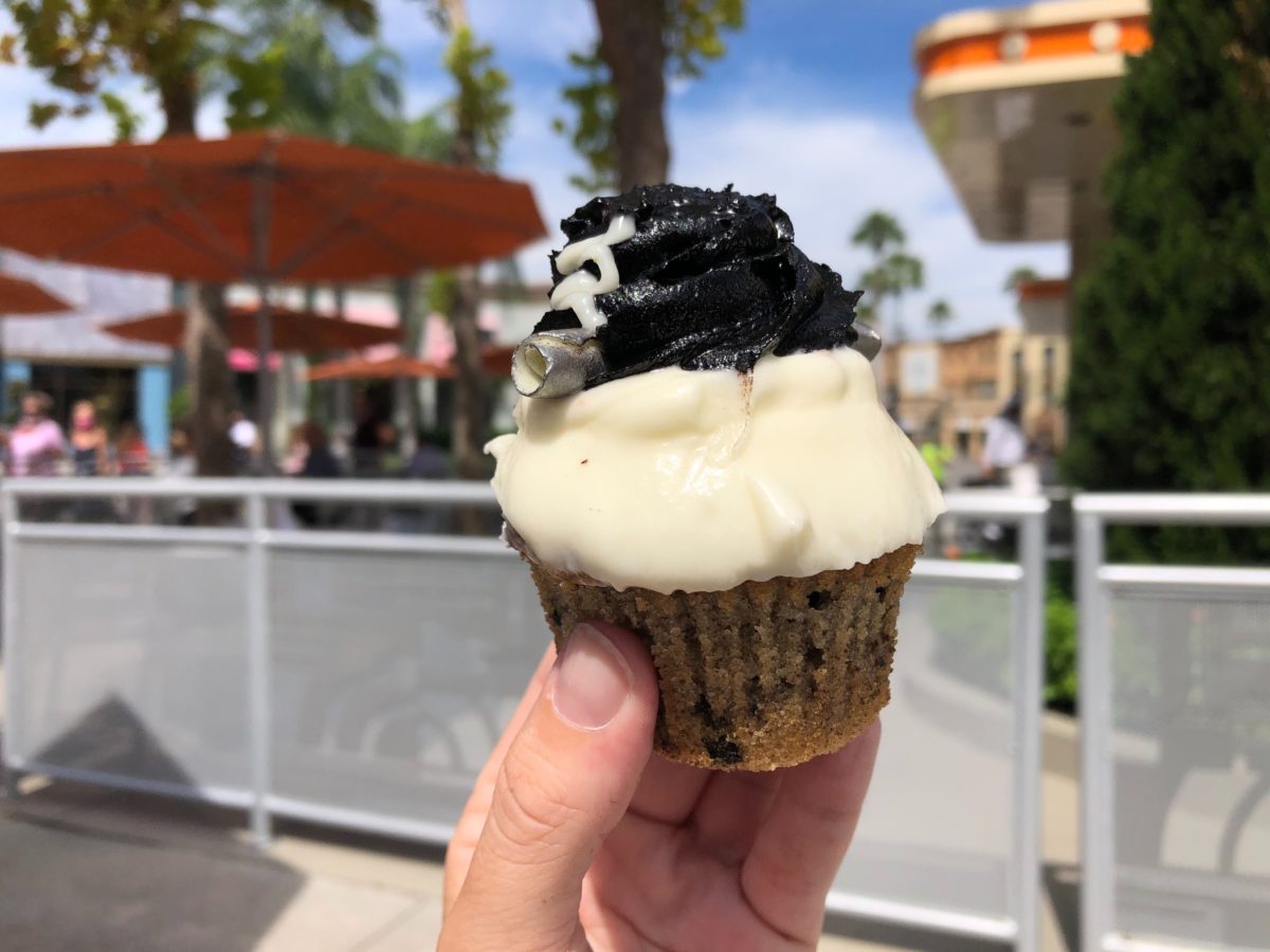 universal-studios-florida-tribute-store-the-bride-cupcake-hhn-8-2813086