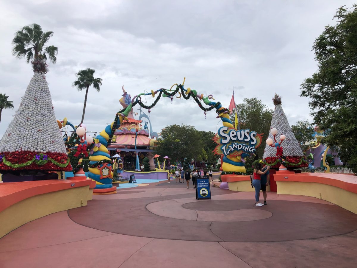 wholiday-decor-seuss-landing-xmas-2020-pt2-1-7374562