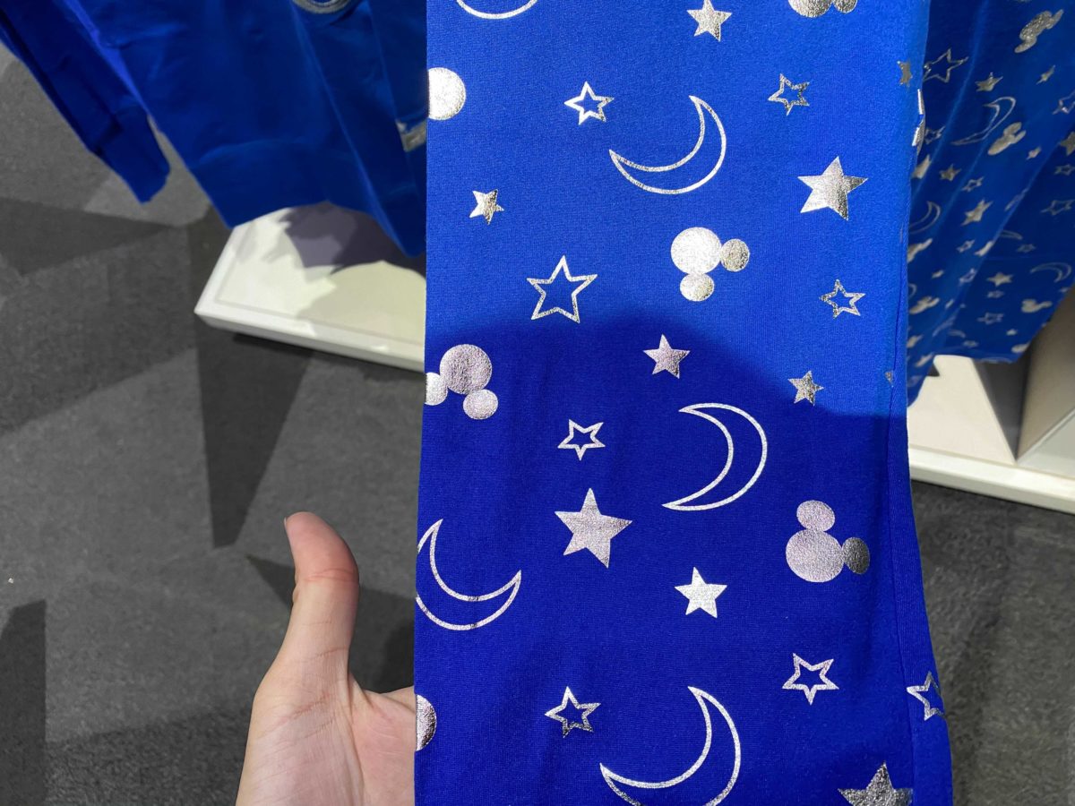 wishes-come-true-blue-downtown-disney-district-leggings-2