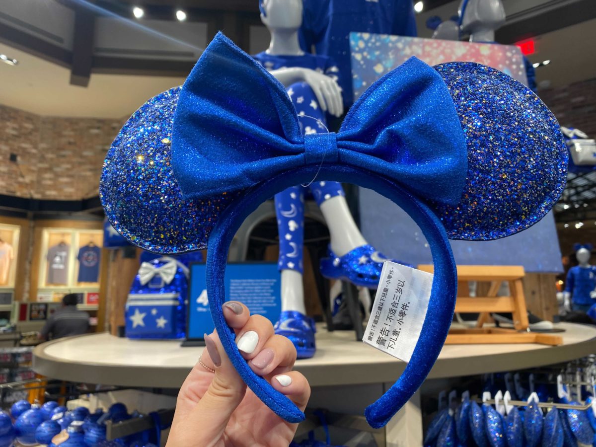 wishes-come-true-blue-downtown-disney-district-minnie-ears-2
