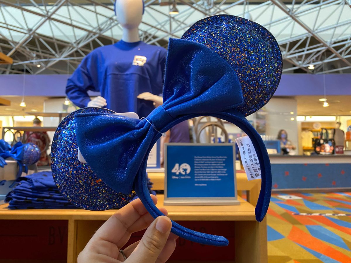 wishes-come-true-blue-sequined-minnie-ears-1