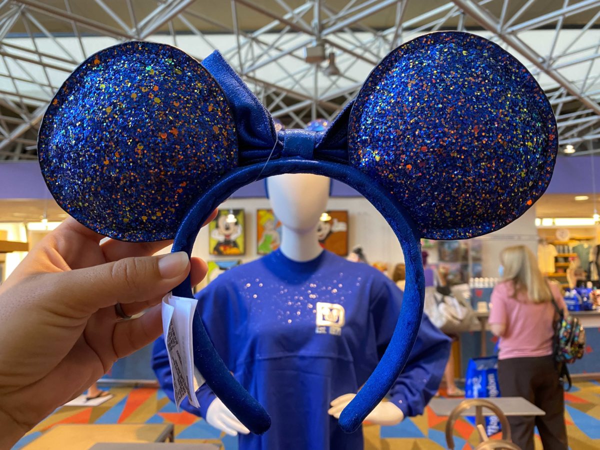 wishes-come-true-blue-sequined-minnie-ears-5