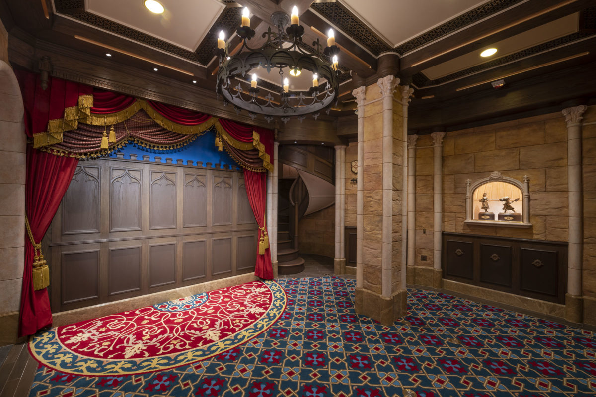 20201120_hkdl_15th-anniversary-launch-celebration_castle-of-magical-dreams_the-royal-reception-hall-3