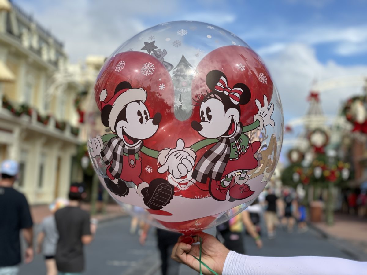 christmas-balloon-mickey-minnie-magic-kingdom-11092020-9790798