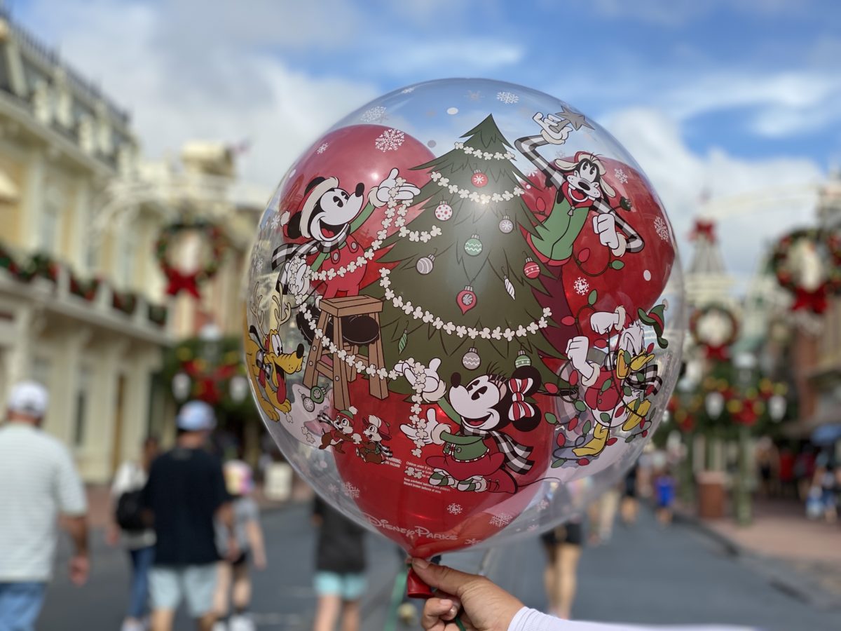 christmas-balloon-tree-magic-kingdom-11092020-2464896