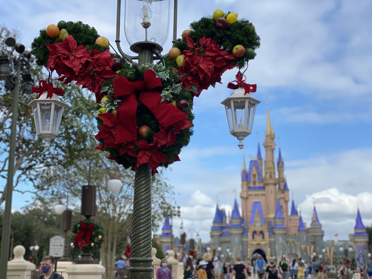 christmas-mickey-lanterns-featured-image-hero-magic-kingdom-11192020-7401762