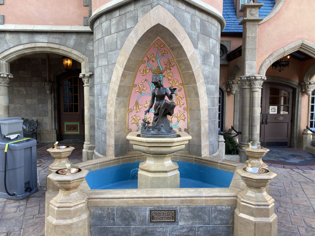 cinderella-fountain-still-drained-magic-kingdom-11232020-2384233