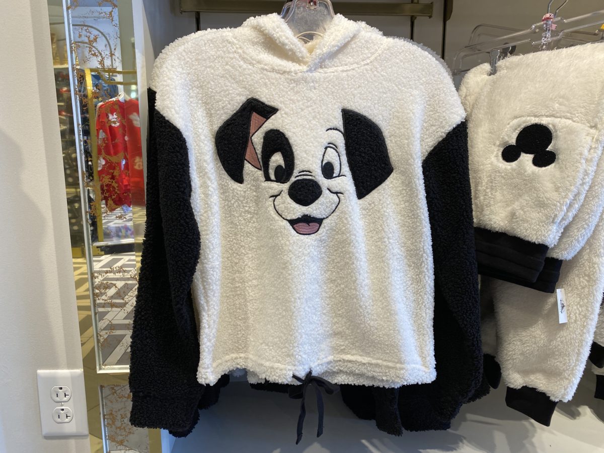 dalmatian-plush-fleece-hoodie-hollywood-studios-11252020-8988047