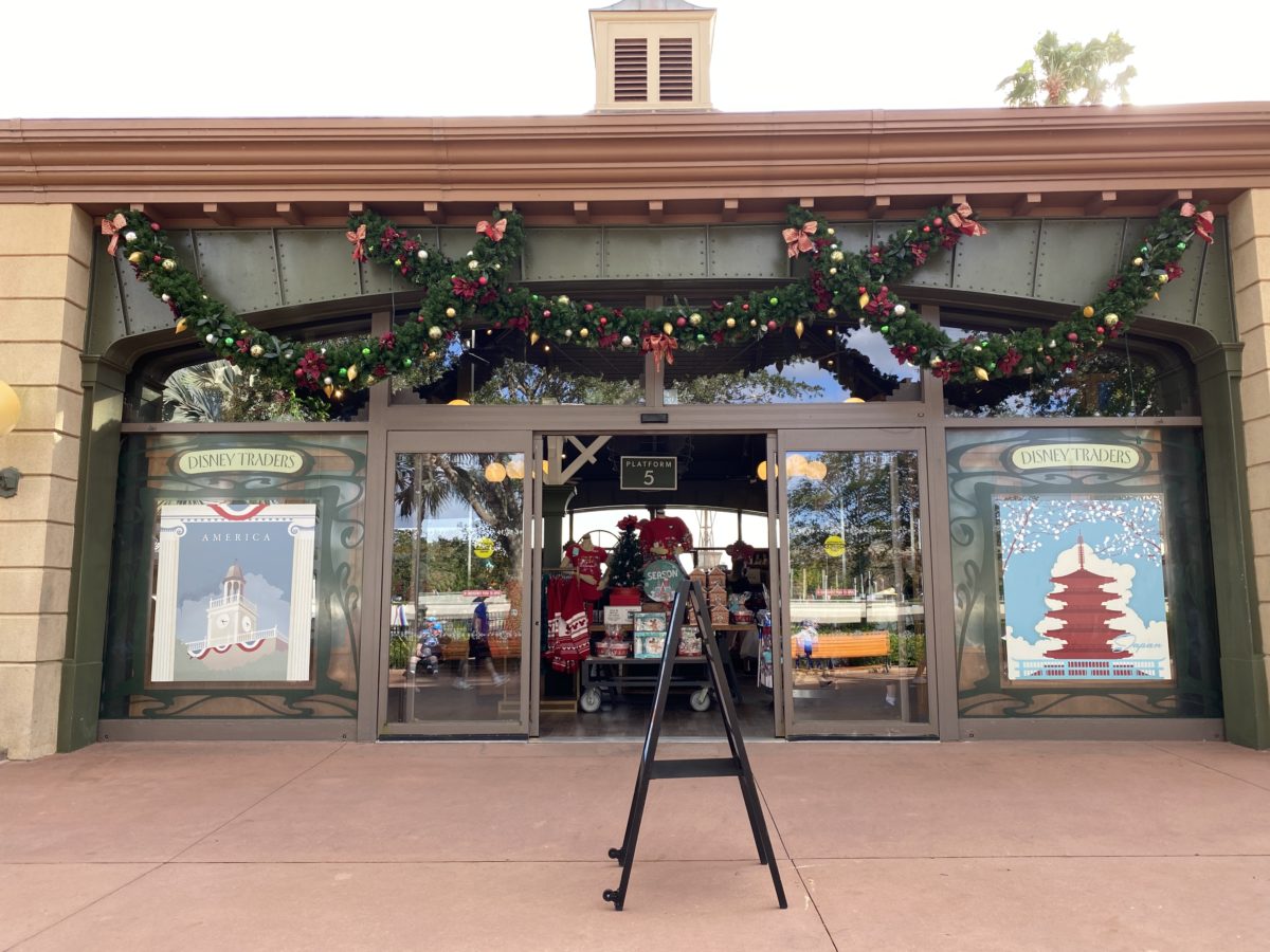disney-traders-christmas-decorations-epcot-11182020-3456356