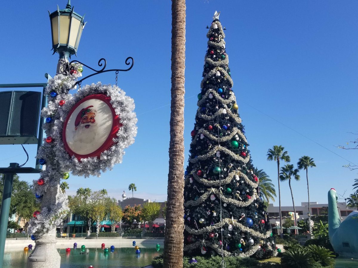 Photos: Santa Gertie Arrives, Disney’s Hollywood Studios Gets Fully 