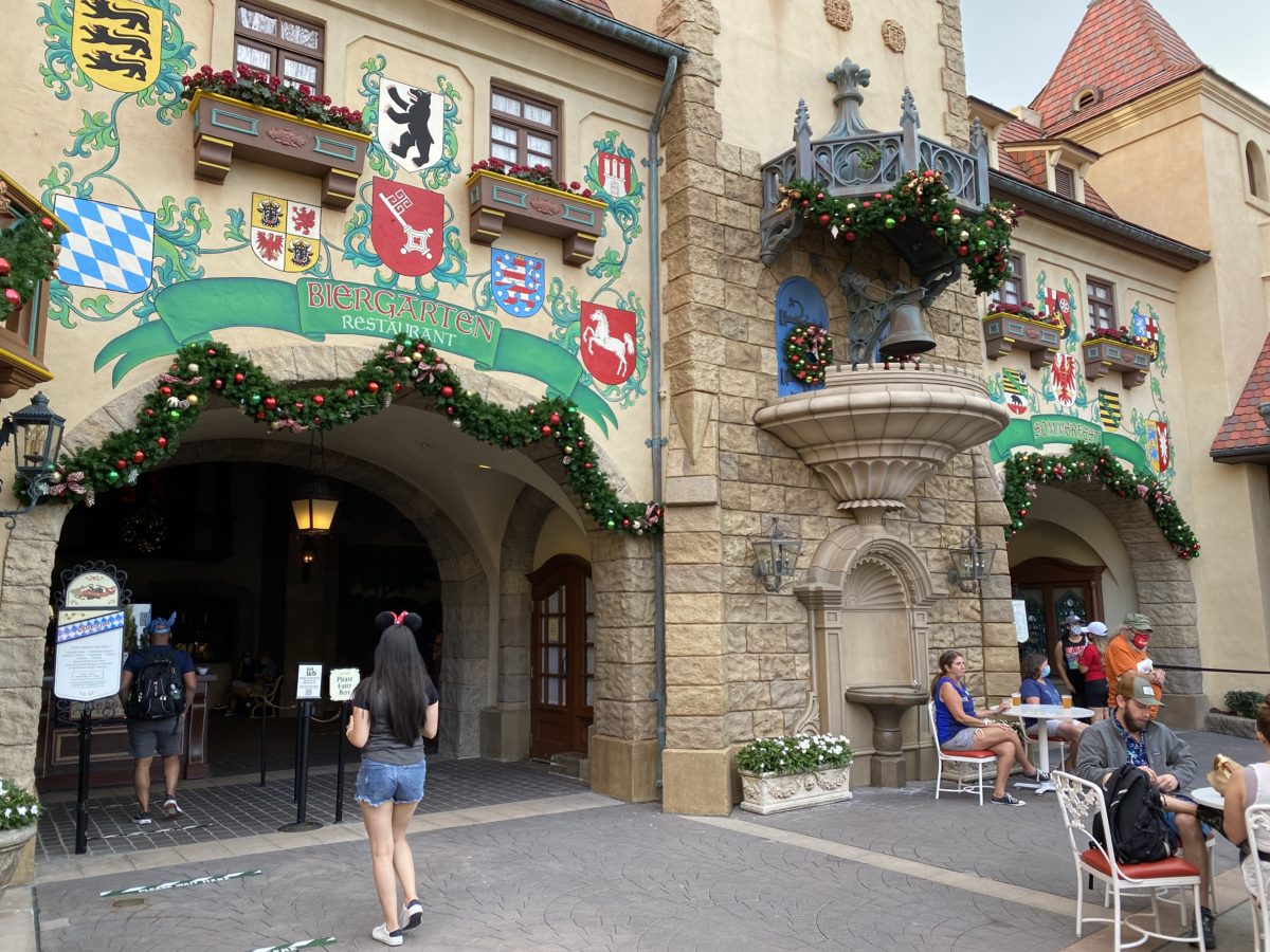 germany-christmas-decorations-2-epcot-11182020-2220292