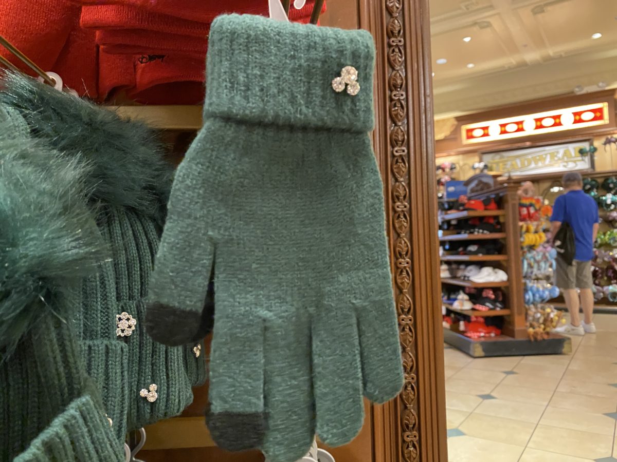 green-rhinestone-mickey-gloves-magic-kingdom-11092020-2271136