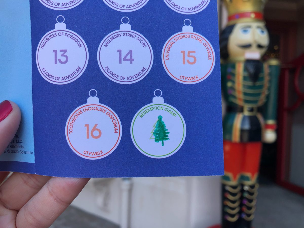 holiday-tree-hunt-map-ornament-shrek-universal_11